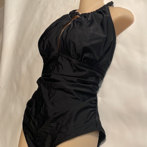 BLACK Plus Size one piece fashion swimsuit 3XL NWOT - Picture 4 of 7